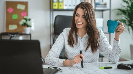 Female-at-desk-smiling-haivng-achieve-inbox-zero.png